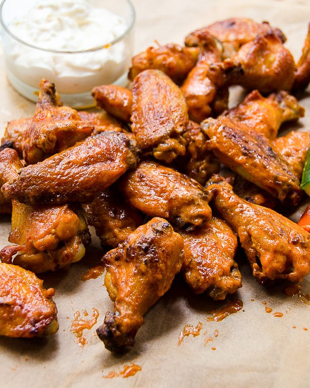 https://bluejeanchef.com/uploads/2016/03/Buffalo-Wings-1280-1869.jpg