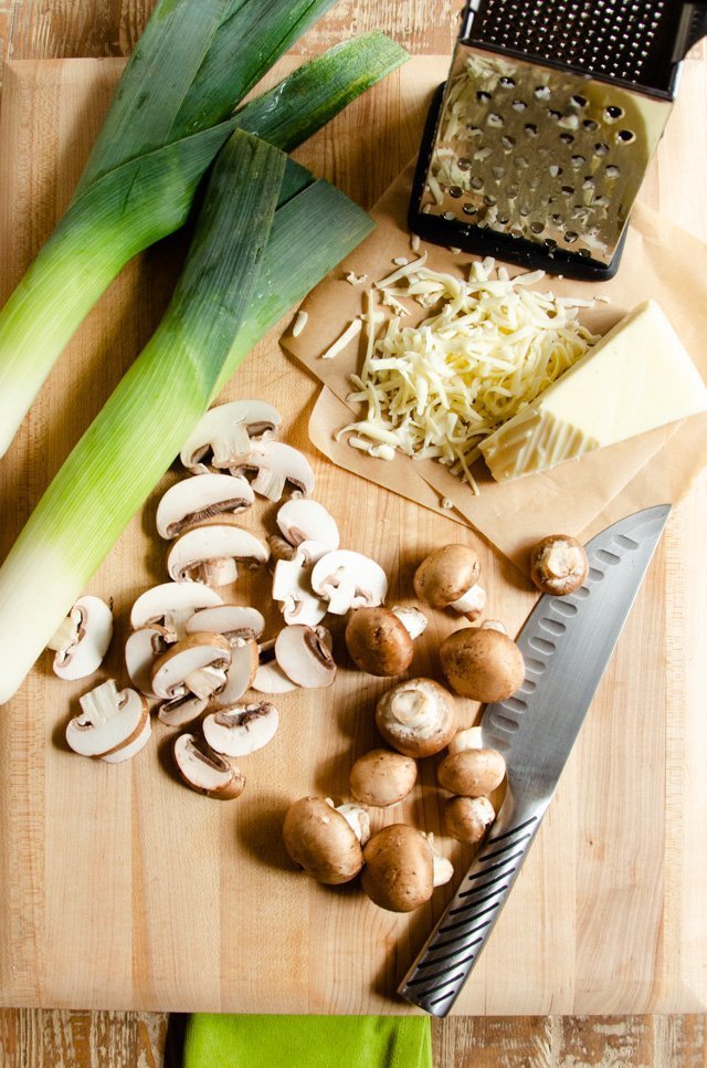 Ingredients for crepes with chicken, mushrooms and Leeks.