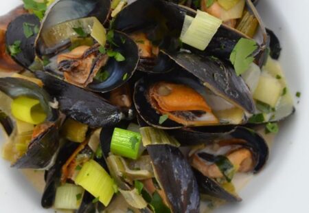 Mussels with Beer, Leeks and Cream