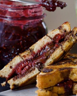 Sweet Chocolate Berry Sandwich