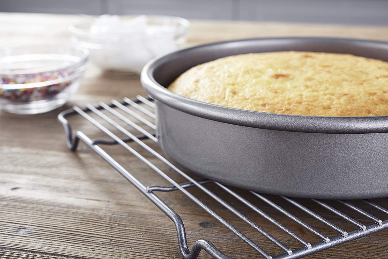 Professional Non-Stick Round Cake Pan, 9-inch