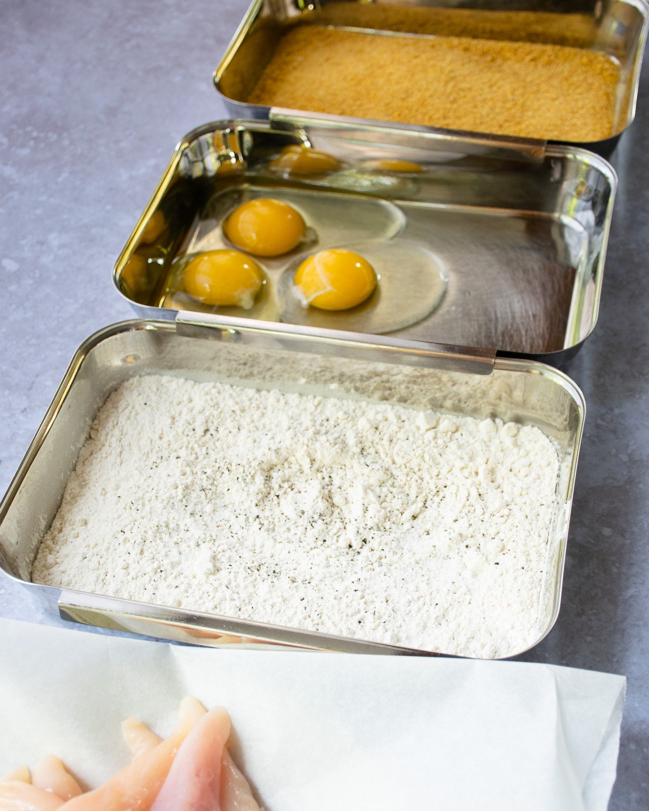 dredge flour cooking definition