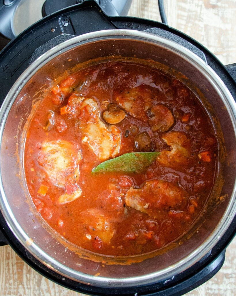 Chicken, tomatoes and mushrooms in an Instant Pot®