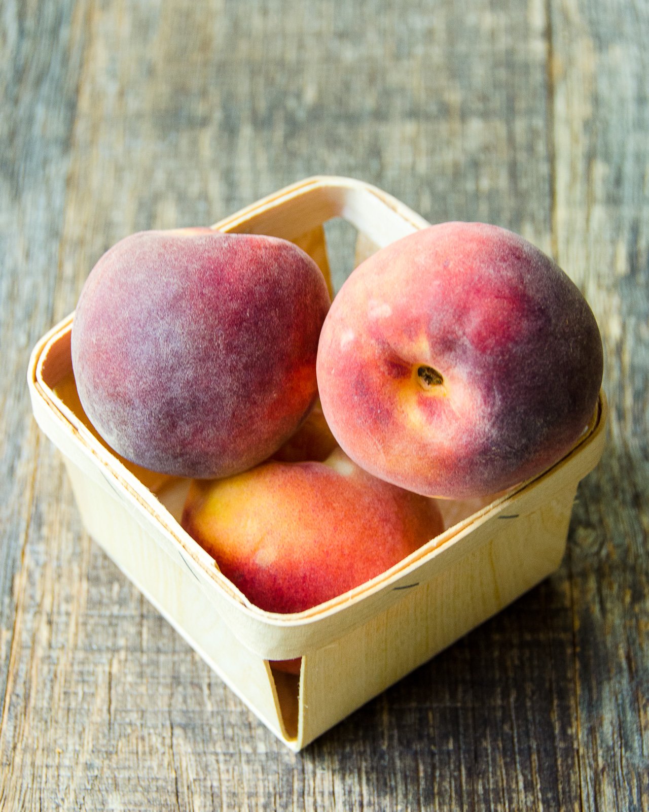 All About Peaches: The Differences Between White and Yellow Peaches,  Clingstone and Freestone Peaches