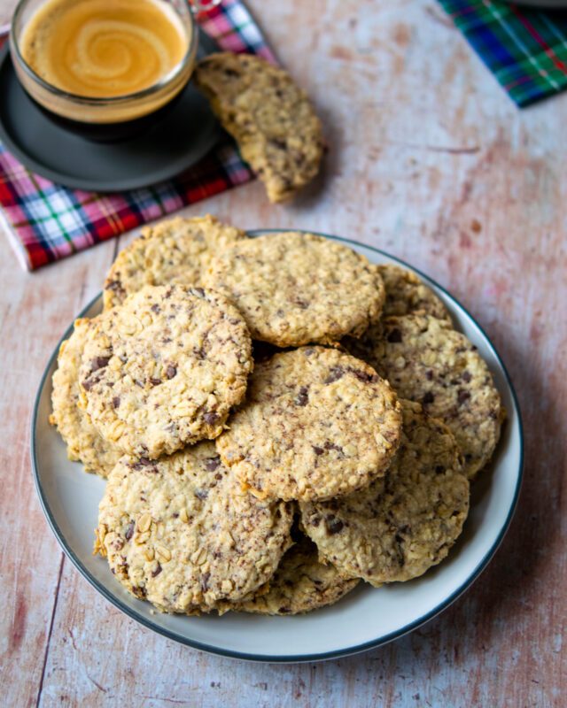 Scottish Oat Cookies with Dark Chocolate